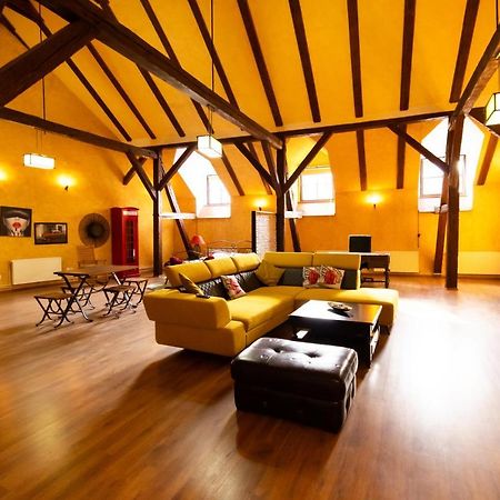 The Attic - Large Open-Space In The Old Town Of Brasov, Minutes Away From The Black Church ภายนอก รูปภาพ