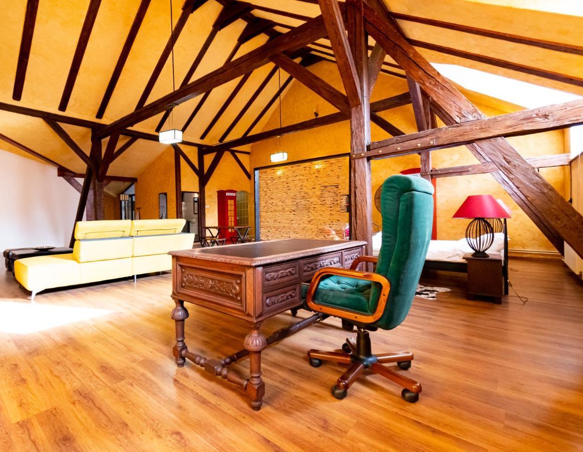 The Attic - Large Open-Space In The Old Town Of Brasov, Minutes Away From The Black Church ภายนอก รูปภาพ
