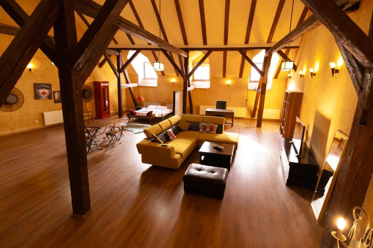 The Attic - Large Open-Space In The Old Town Of Brasov, Minutes Away From The Black Church ภายนอก รูปภาพ