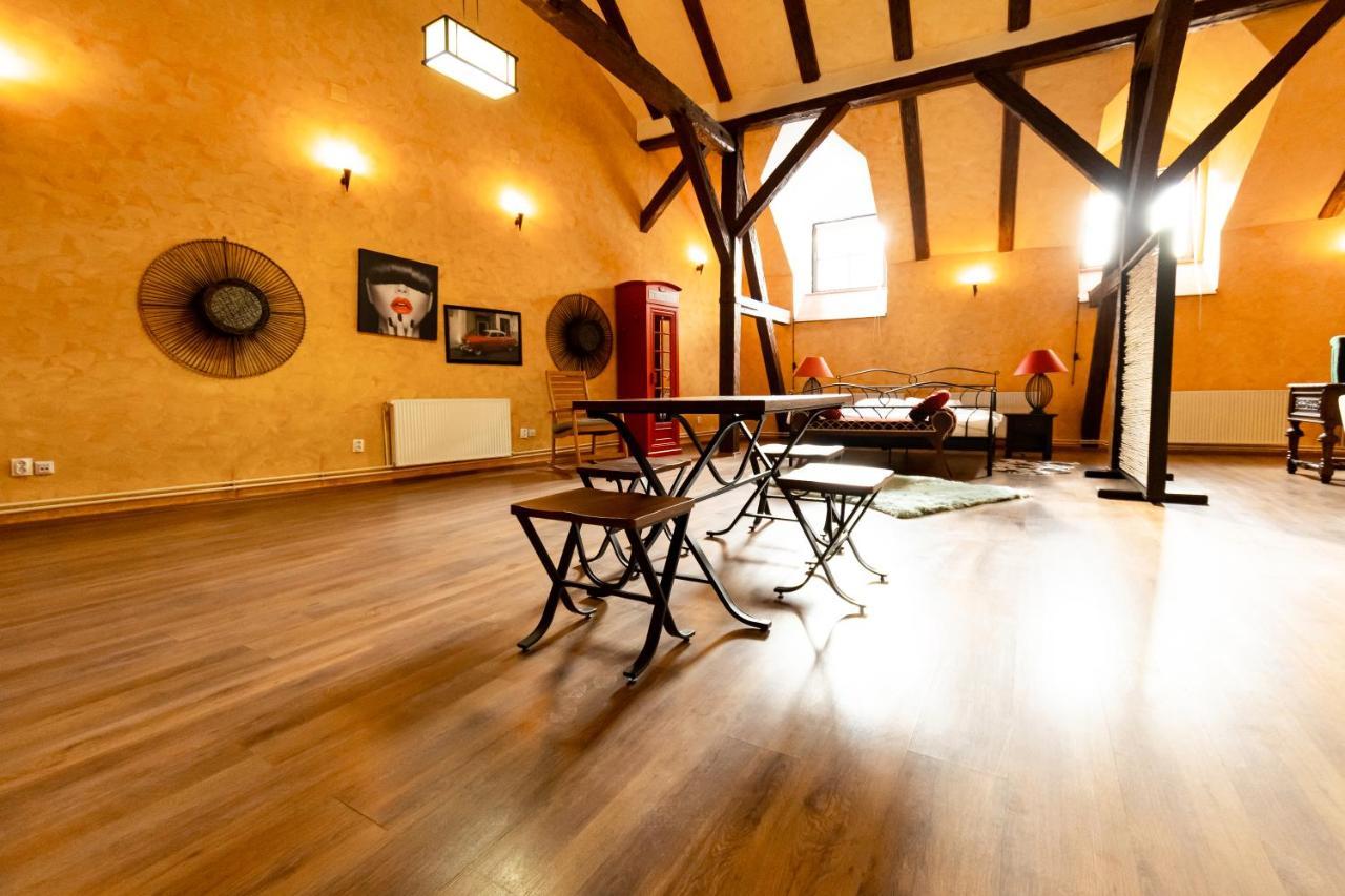 The Attic - Large Open-Space In The Old Town Of Brasov, Minutes Away From The Black Church ภายนอก รูปภาพ